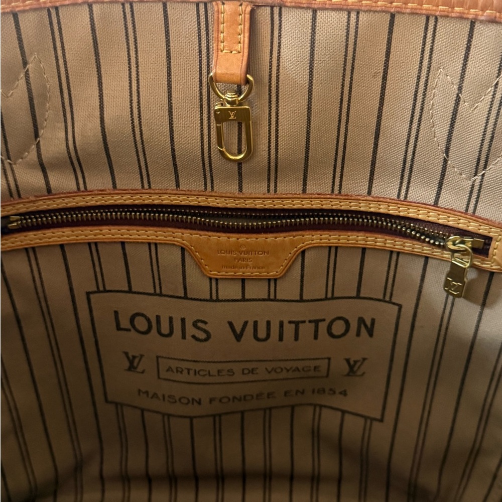 Louis Vuitton Classic Monogram Neverfull MM Tote - Picture 2 of 12